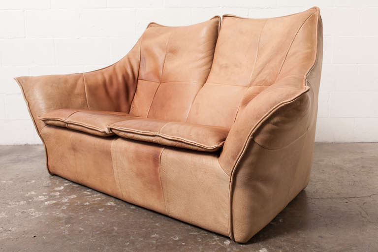 Amazing little love seat in incredibly thick natural buffalo leather by Gerard van den Berg for Montis, 1970. Also available is a matching three-seater sofa (s185 dvr3).

Gerard van den Berg arguably defined a turning point from classic midcentury
