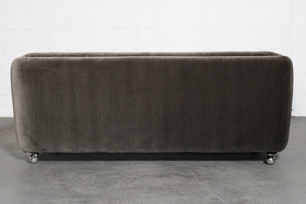 Artifort Grey Velvet Tufted Rolling Sofa In Good Condition In Los Angeles, CA