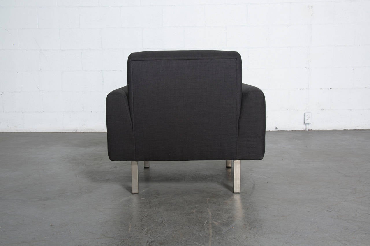 Mid-Century Artifort Two-Toned Anthracite & Light Gray Club Chair w/ Chrome Legs In Good Condition For Sale In Los Angeles, CA