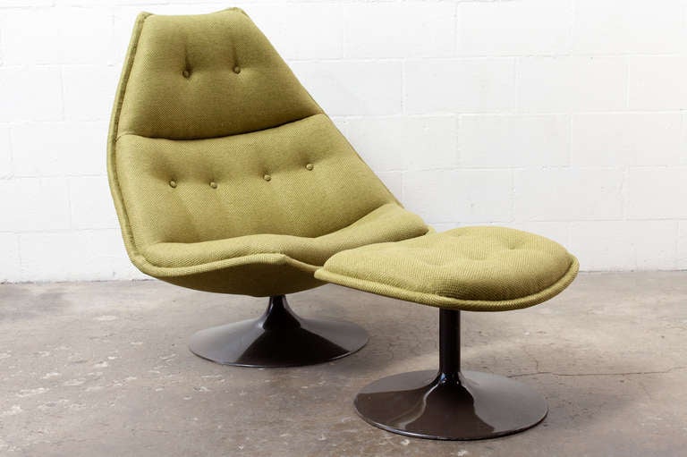 Amazing Mod Chair and Ottoman made in 1967 by Geoffrey Harcourt for Artifort. Newly Upholstered in Grass Green. Original Brown Enameled Saarinen Style Base.