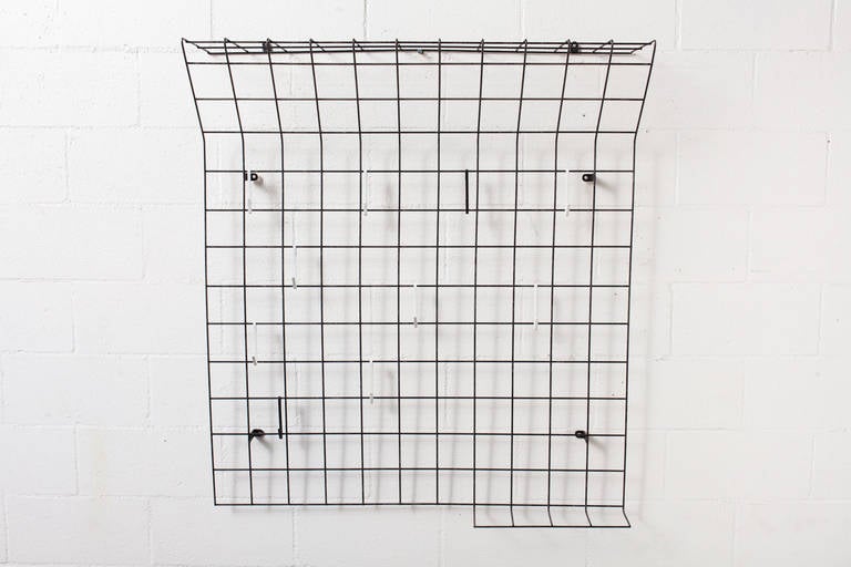 Pilastro Style Retro Grid Wall-Mount Coat Rack