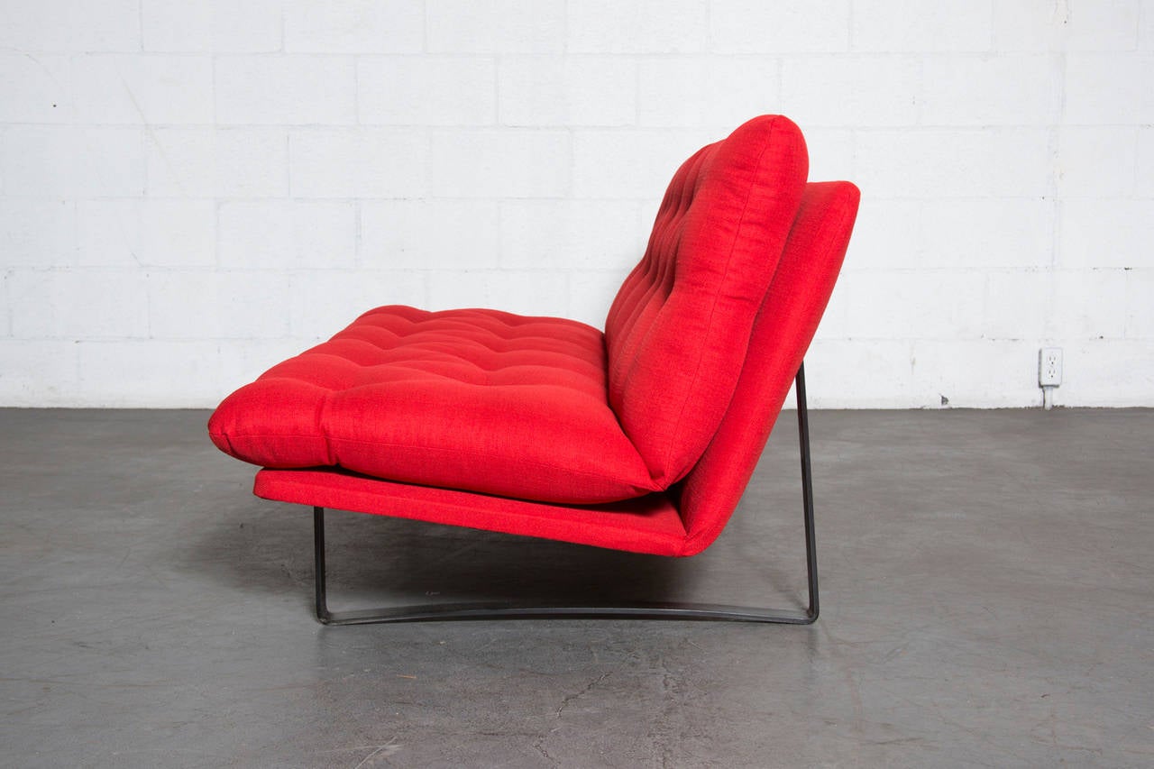 Kho Liang le getuftetes rotes gepolstertes Sofa 'Modell 662' für Artifort mit schwarzem Rahmen (Moderne der Mitte des Jahrhunderts) im Angebot