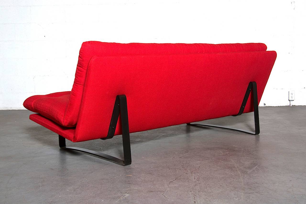 Dutch Kho Liang le Tufted Red Upholstered 'Model 662' Sofa for Artifort w/ Black Frame For Sale