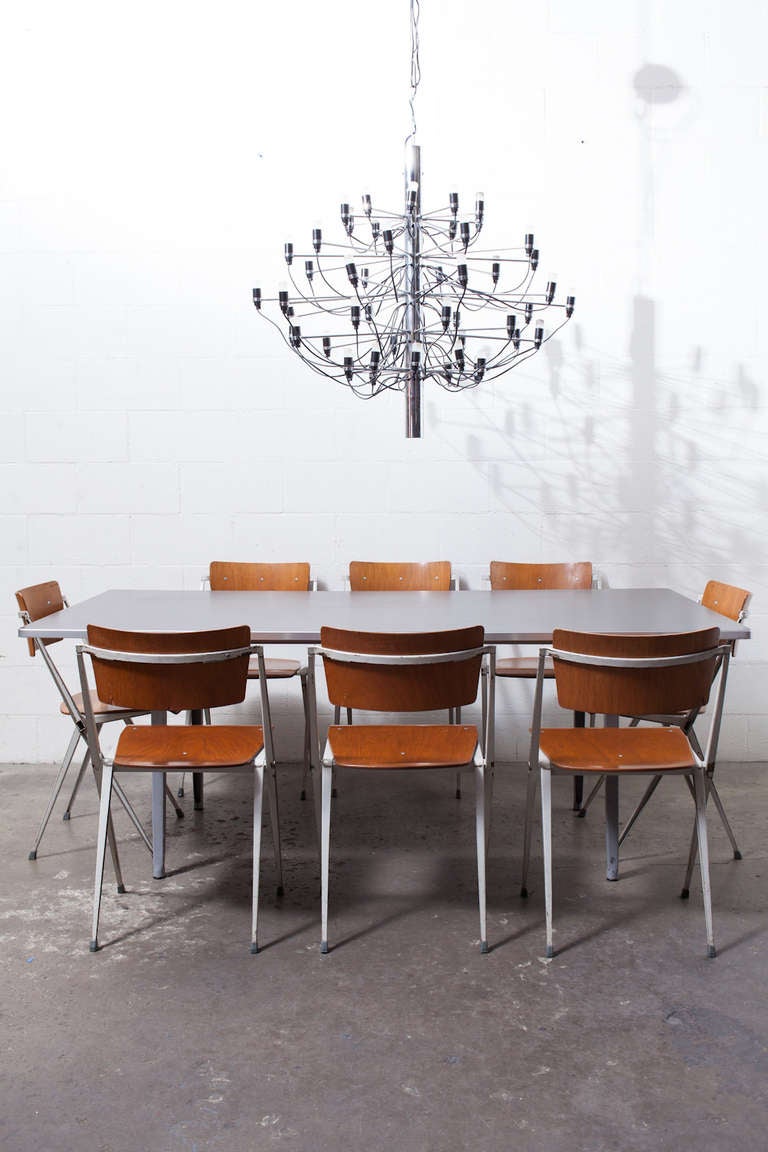 Iconico e originale lampadario cromato a 50 lampadine di Gino Sarfatti 