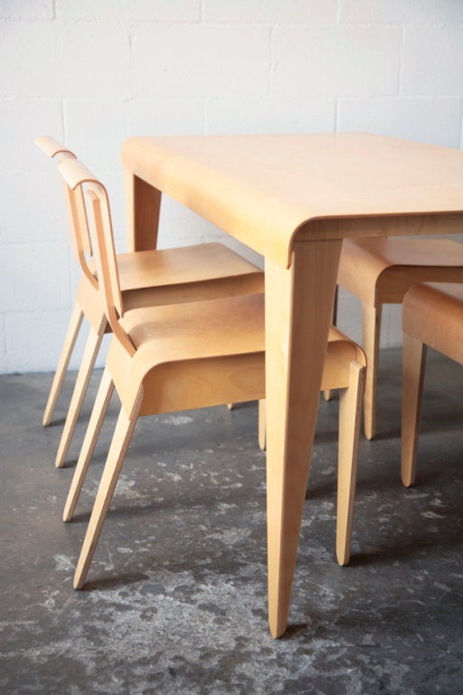 Table à manger BT3 (Isokon Dining Table) conçue en 1936 par Marcel Breuer:: pour Isokon Furniture Company:: construction en contreplaqué de bouleau cintré avec finition originale en bon état. Table : 58.875 x 29::375 x 28::375 ; Chaises : 15.875 x