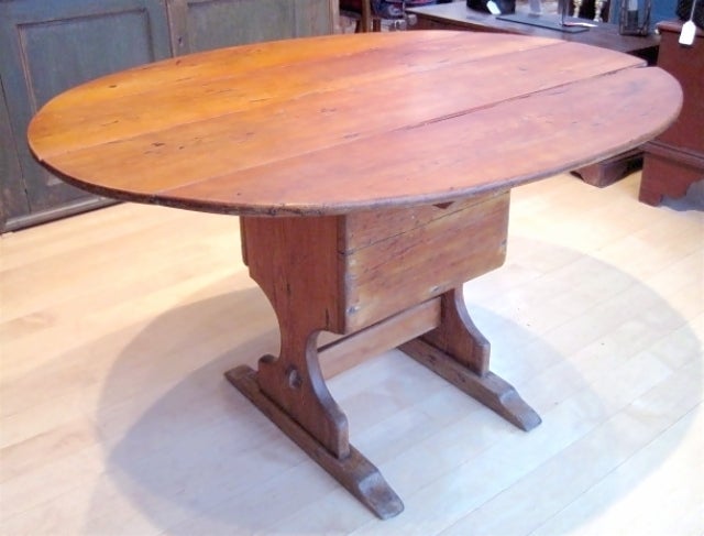 Shoe-Footed Oval Hutch Table