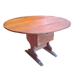 Shoe-Footed Oval Hutch Table