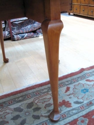 18th Century and Earlier Queen Anne Dropleaf Table