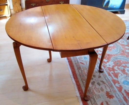 Queen Anne dropleaf table, maple with some tiger striping, nice small size, full height pad feet, 18th century, New England origin.