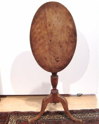 Queen Anne Tilt-Top Candlestand In Excellent Condition In Sheffield, MA