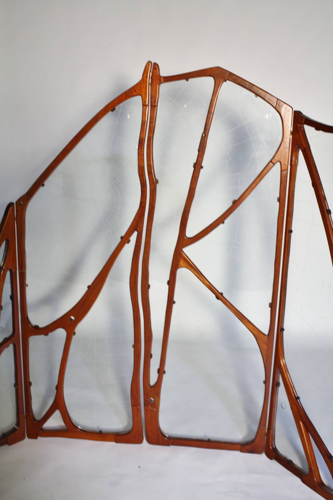 Sculptural Wood and Spider Etched Glass Room Divider Screen In Excellent Condition In Chicago, IL
