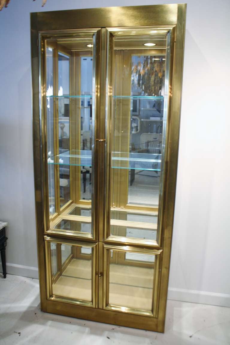 Mastercraft Brass and Glass Vitrine In Excellent Condition In Chicago, IL