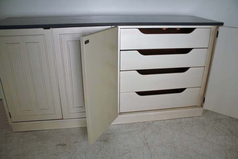 Lacquered Broyhill Sideboard Slate Top In Excellent Condition In Chicago, IL