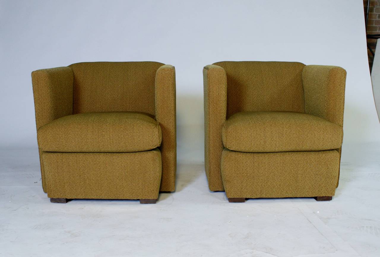 Pair of Art Moderne Barrel Club Chairs In Excellent Condition In Chicago, IL