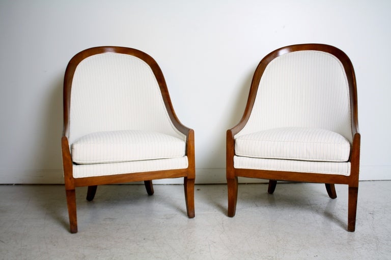 Pair of Spoon Back Barrel Chairs In Good Condition In Chicago, IL