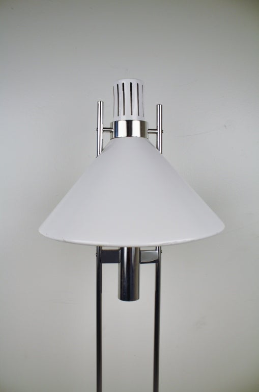 1970s floor lamp designed by Robert Sonneman features a white cone metal shade on parallel chrome bars and white painted metal platform base.
