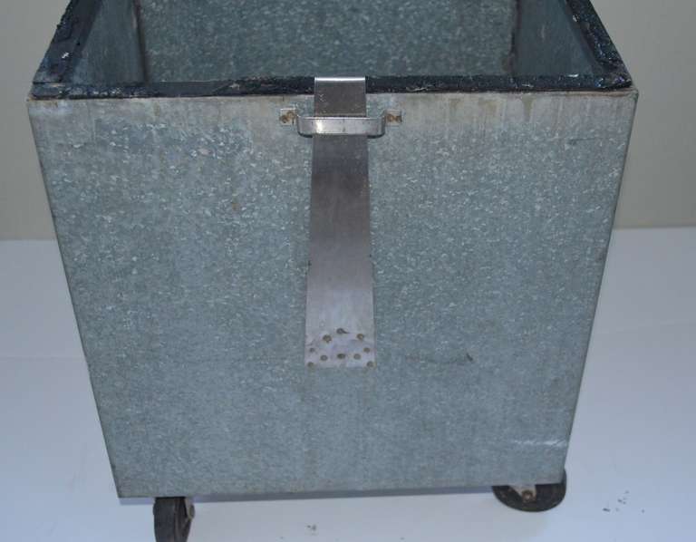 Galvanized Steel Bin with Lid on Wheels In Good Condition In Madison, WI