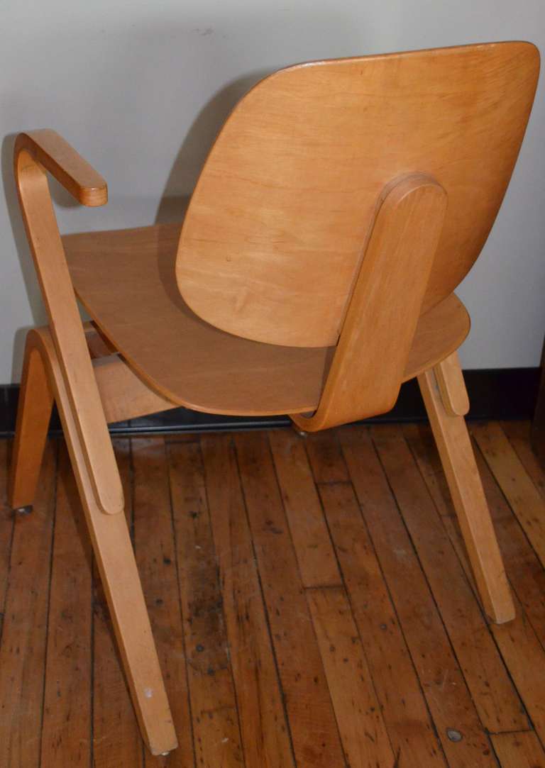 American Mid-Century Modern Armchair with Shaped Plywood Seat and Back