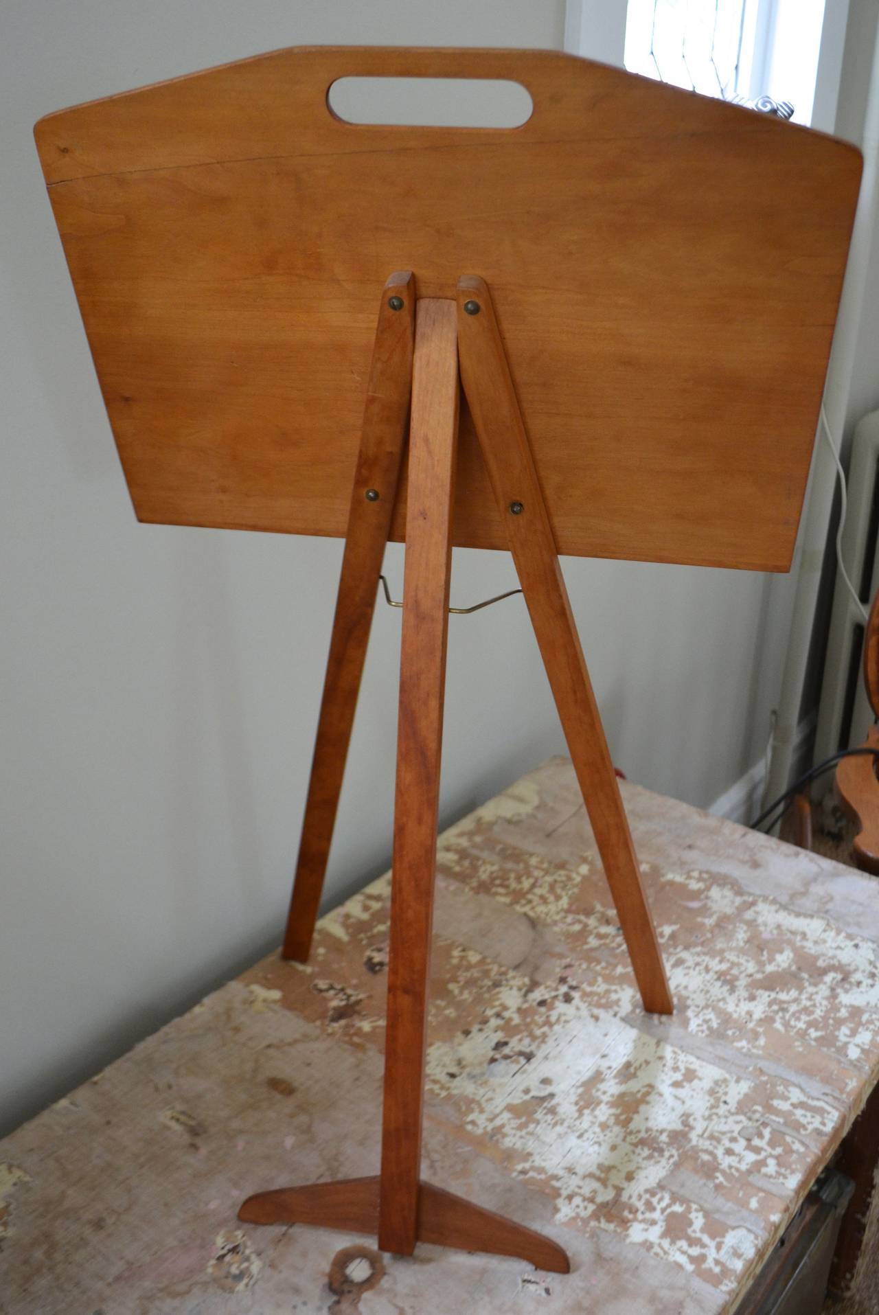 Midcentury Display Easel on Collapsible Stand In Excellent Condition In Madison, WI