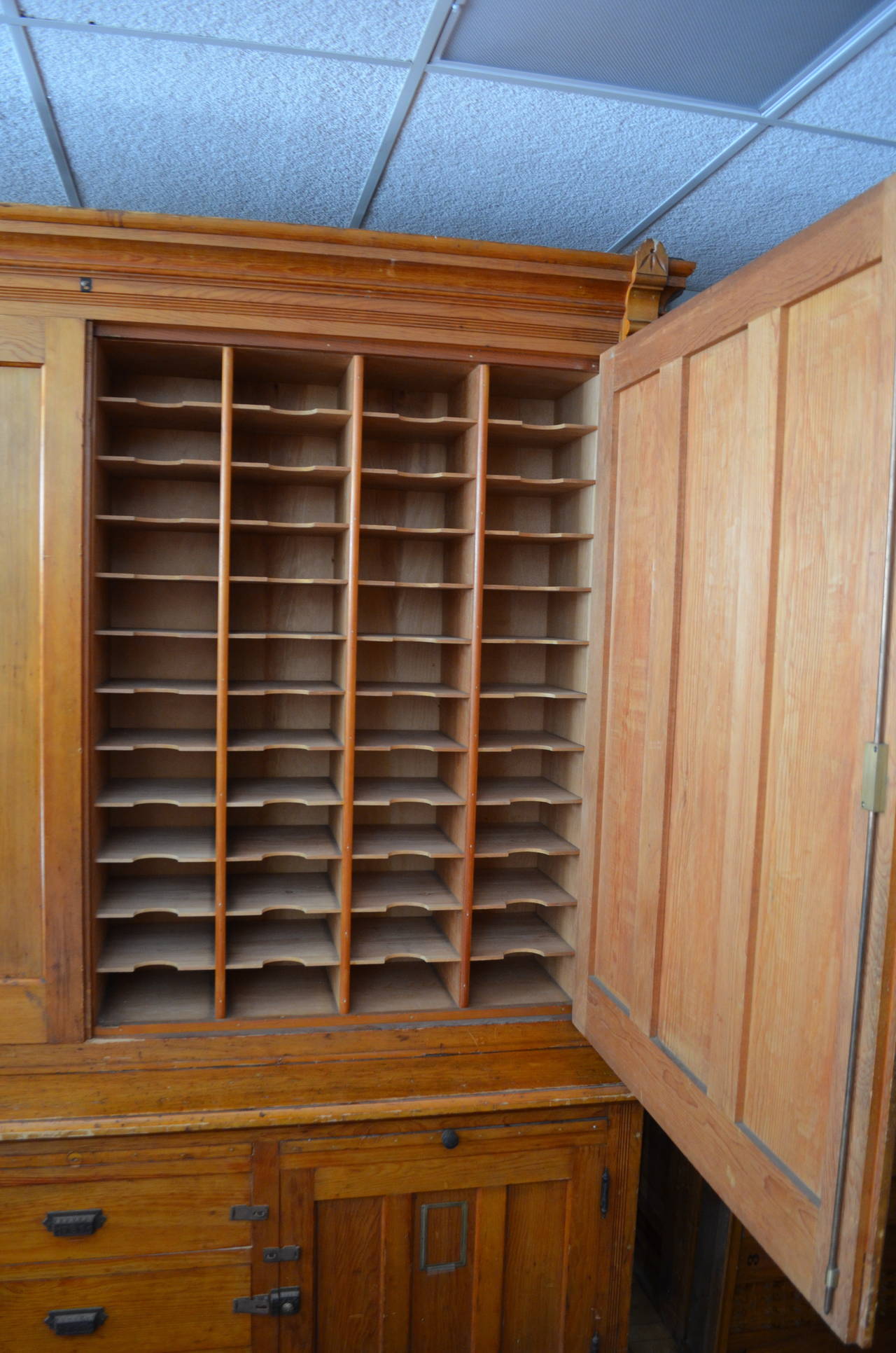 Cabinet of Native Pine from University Botany Department, circa 1890s In Excellent Condition In Madison, WI
