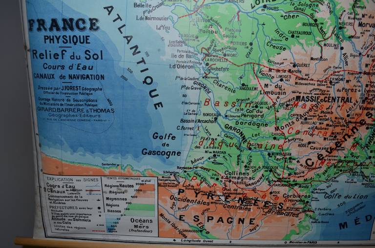 French Physique Map: Relief du Sol, Cours d'Eau, Canaux de Navigation, 1960 In Good Condition In Madison, WI