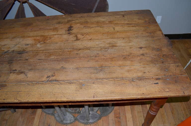 19th Century Pine Harvest Table, 9' long In Good Condition In Madison, WI