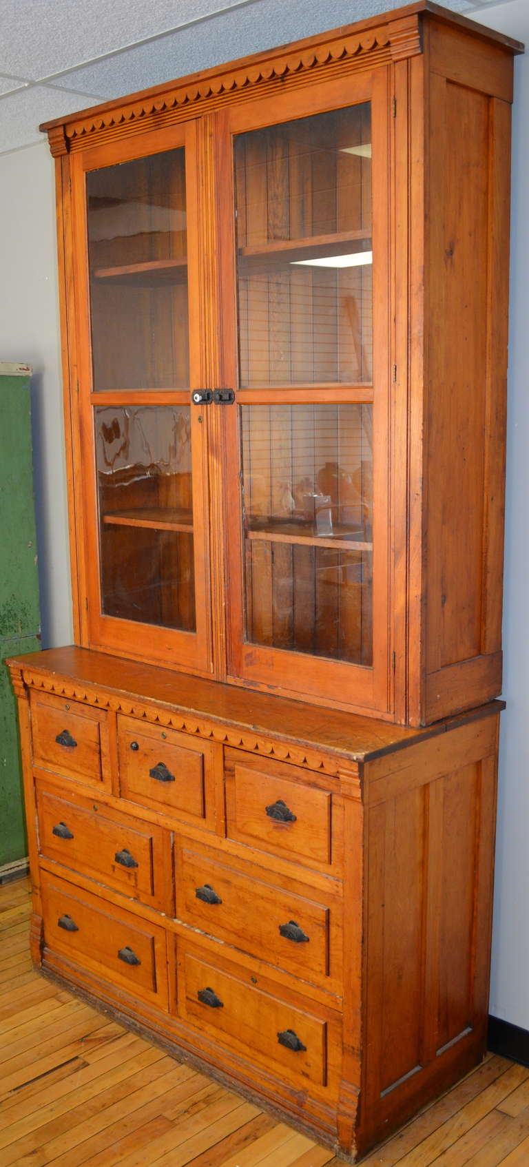 19th Century Late 19th century American Pine Cabinet/Cupboard