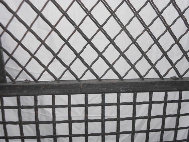 grid door