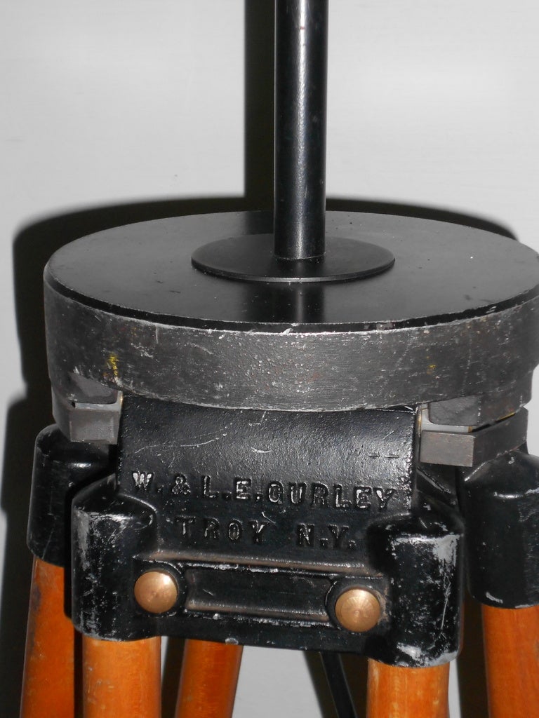 Surveyor's Tripod as Adjustable Lamp In Excellent Condition In Madison, WI