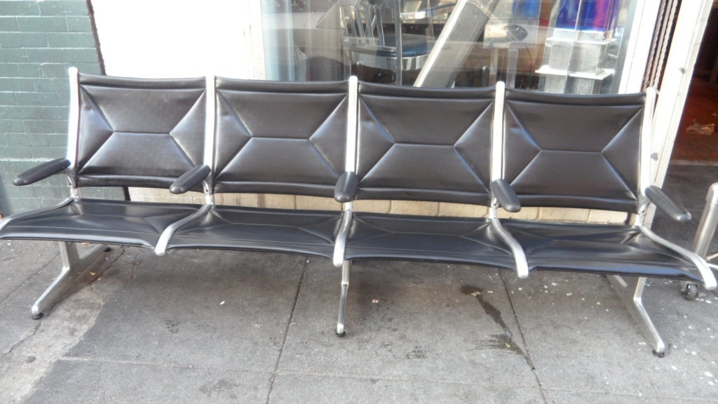 Here is a unique opportunity to own a classic, 1960s-era Herman Miller aluminum chair/bench/sofa. This 4-seater bench hails from an international airport section, saw very little use and is in mint, vintage condition. Offered at a fraction of the