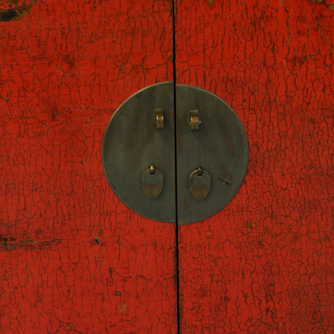 Antique Striking Red Painted Lacquered Chinese Sideboard, circa 1800s 1