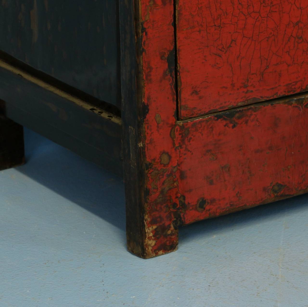 Antique Striking Red Painted Lacquered Chinese Sideboard, circa 1800s 3