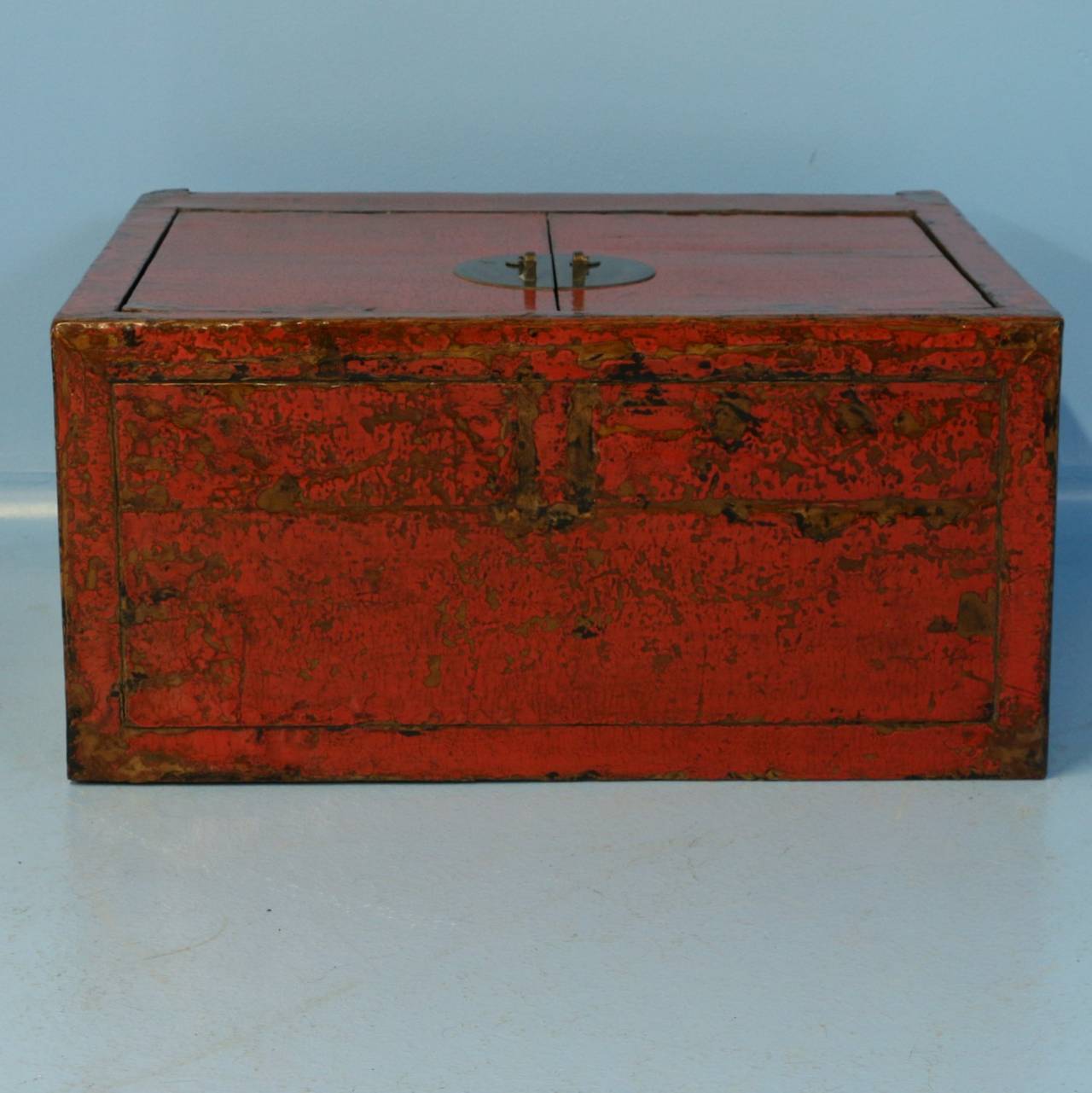 Antique Striking Red Painted Lacquered Chinese Sideboard, circa 1800s 4
