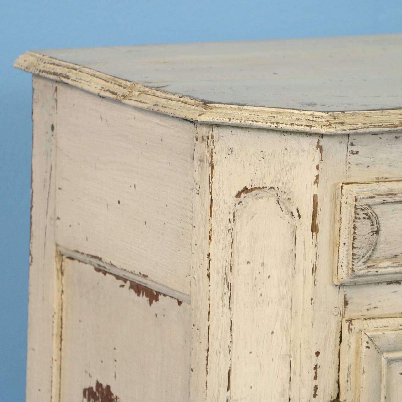 Antique Swedish Gustavian White Painted Sideboard In Excellent Condition In Round Top, TX
