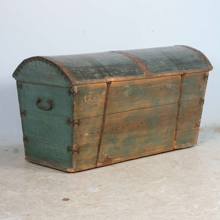 Antique Original Painted Swedish Trunk, dated 1836 In Excellent Condition In Round Top, TX