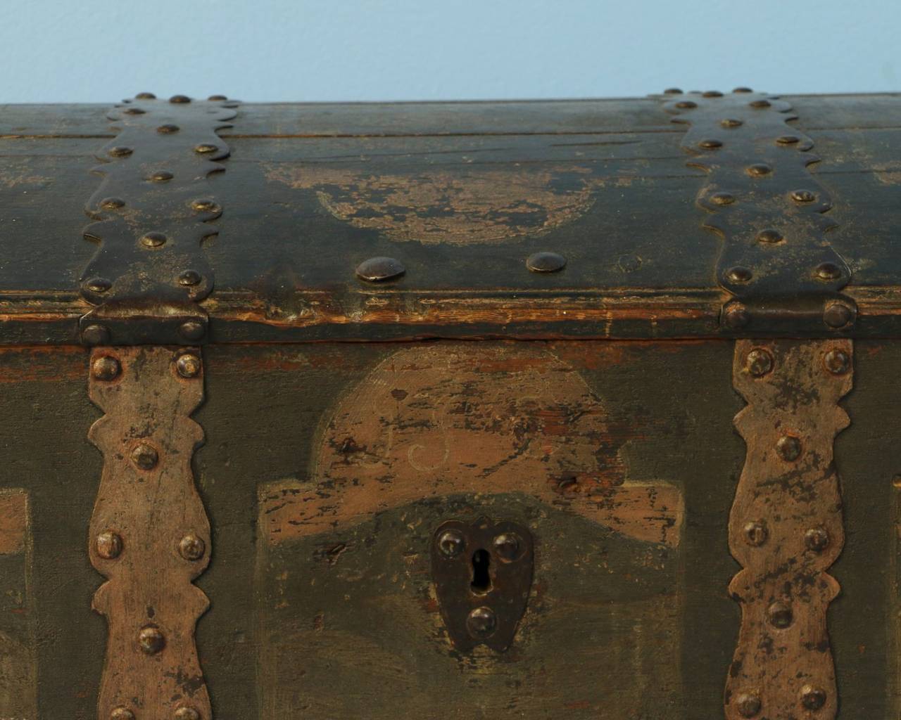 Antique Original Painted Trunk, Sweden, dated 1754 In Excellent Condition In Round Top, TX