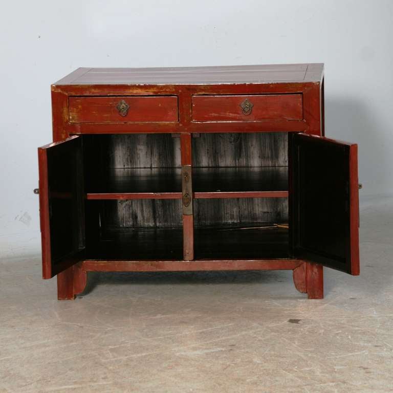 Small Antique Red Lacquered Chinese Sideboard c.1840-60 In Good Condition In Round Top, TX