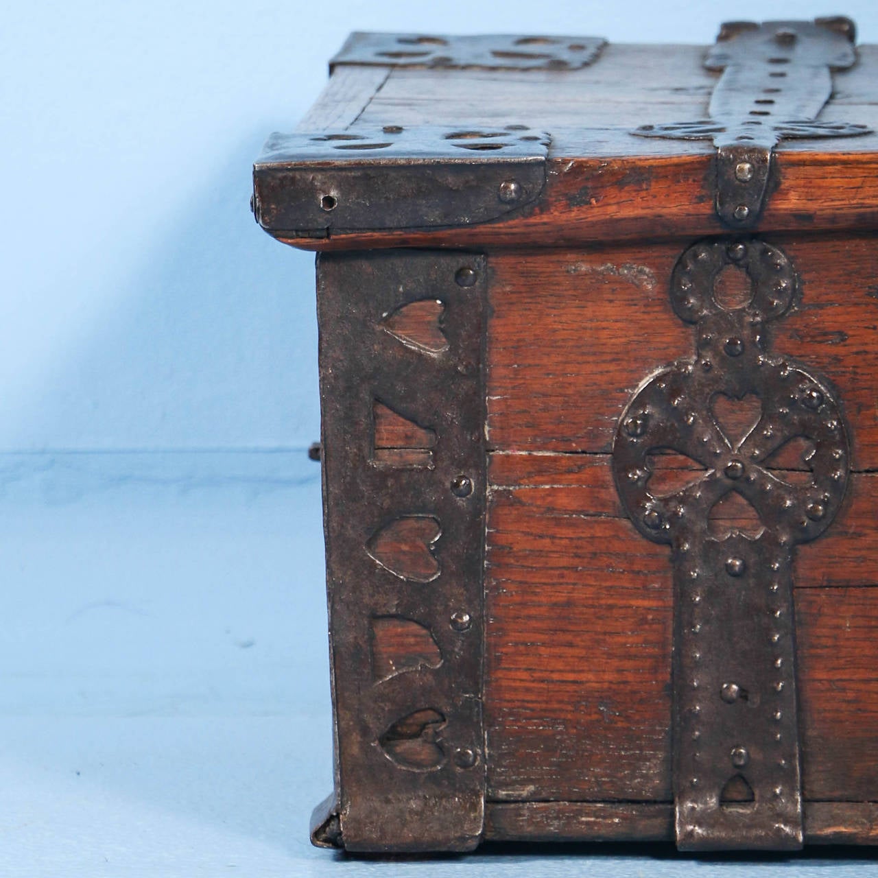 Small Antique Oak Money Chest Trunk with Wrought Iron Details, circa 1700 1