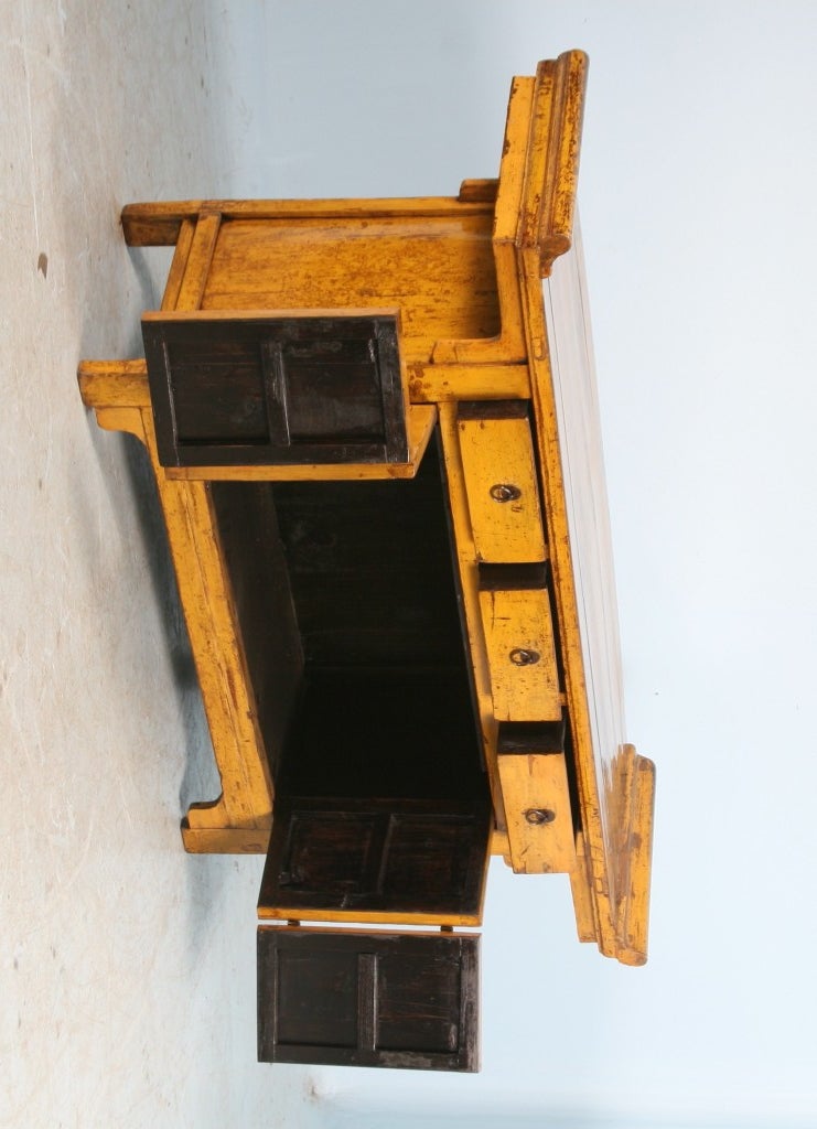 Buffet/Console laqué jaune peint d'origine chinoise