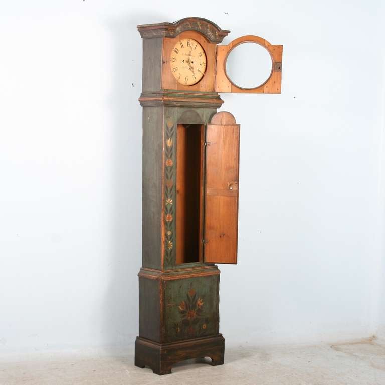 Antique Original Painted Swedish Grandfather Clock ca. 1800s In Excellent Condition In Round Top, TX