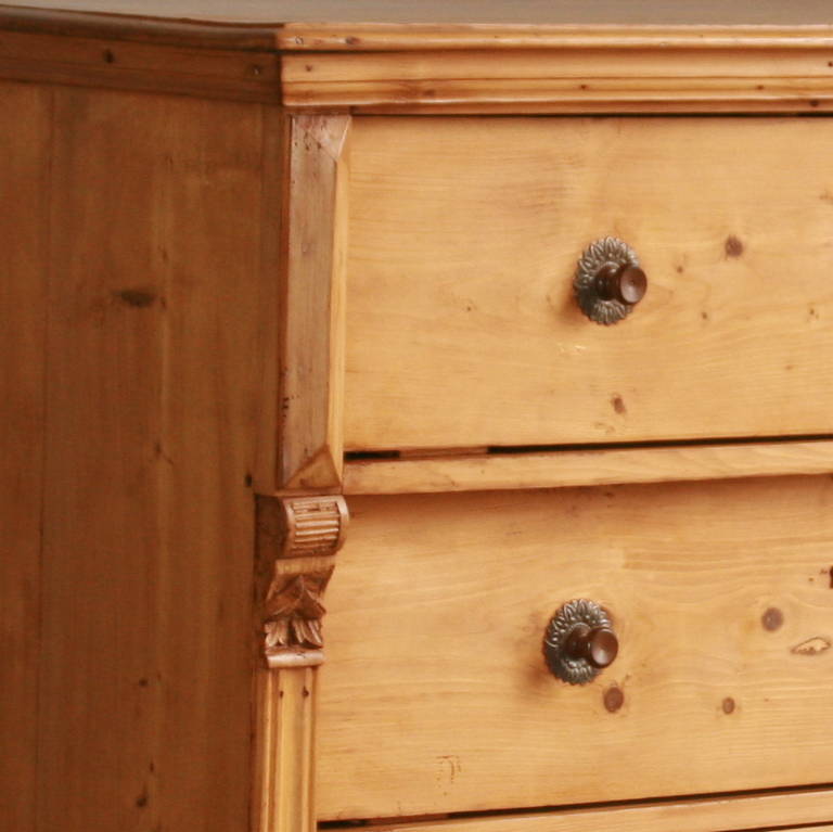 Antique Large Pine Chest of Three Drawers In Excellent Condition In Round Top, TX