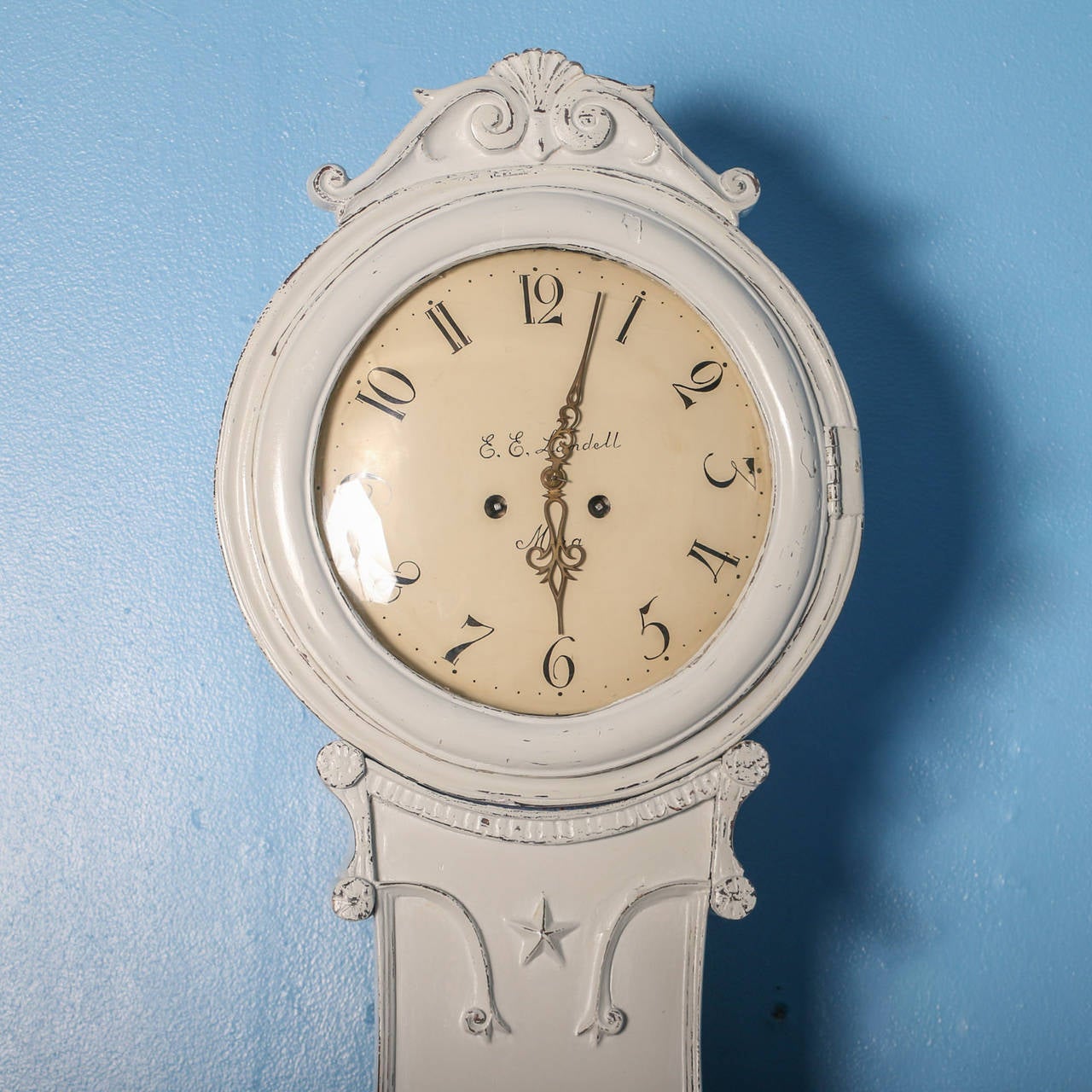 Gustavian White Mora Grandfather Clock, circa 1820-1840