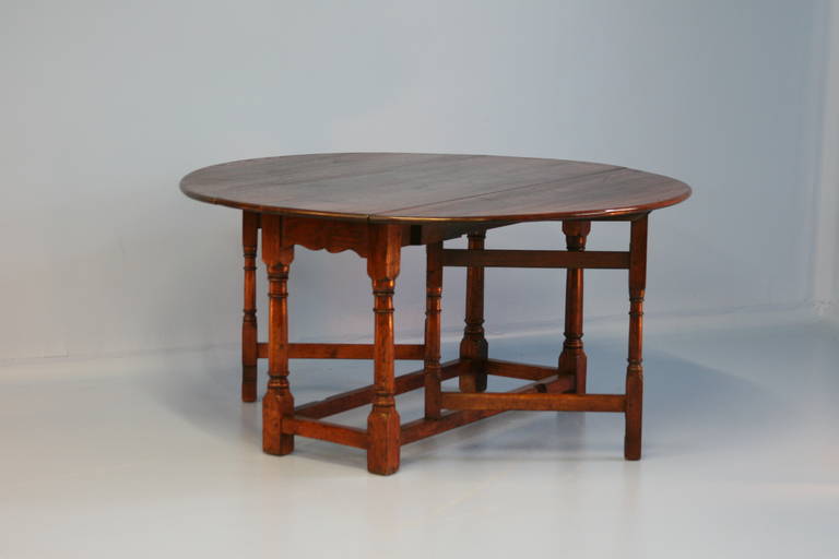 Antique English Gate Leg/Drop Leaf Table, circa 1880 In Excellent Condition In Round Top, TX