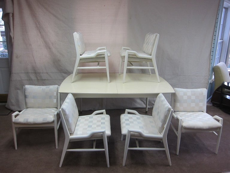 John Keal dining set with six chairs, table has two additional leaves for expansion. The whole set is in white lacquer including the additional leaves for the table. Table is 63 closed > open with leaves 93.  Condition is good.  Recommend new