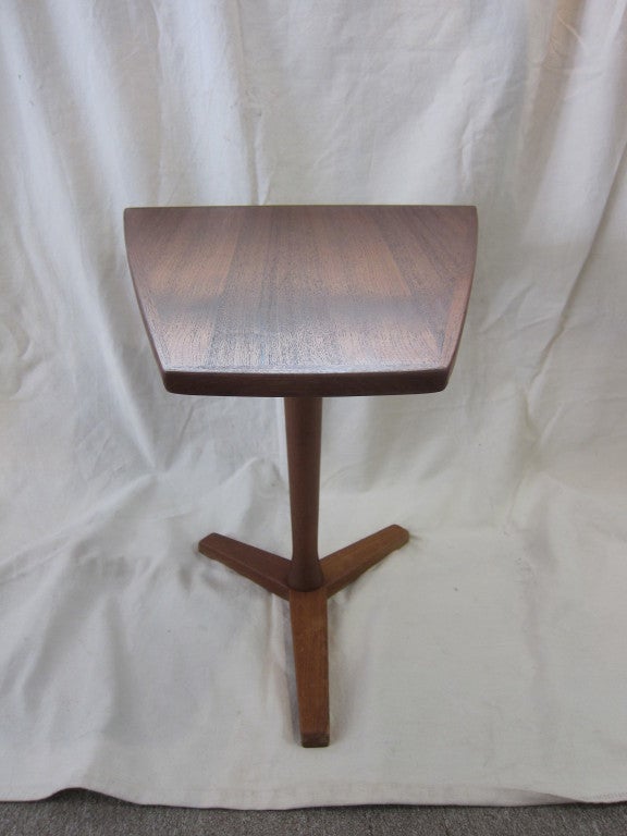 Danish modern Dux Teak Side Table In Excellent Condition In New York, NY