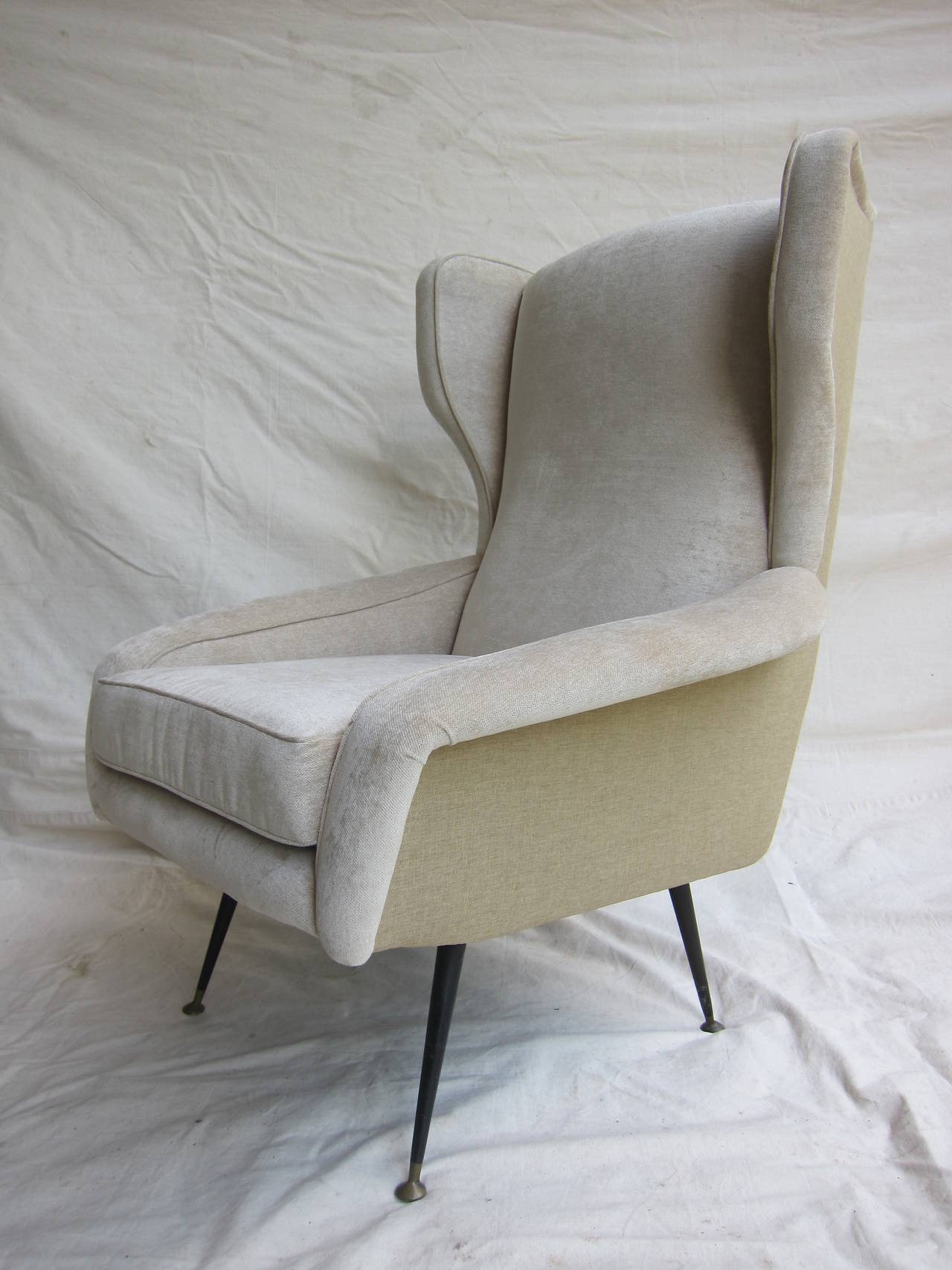 Mid-Century Modern Italian Lounge Chair in the Style of Gianfranco Frattini