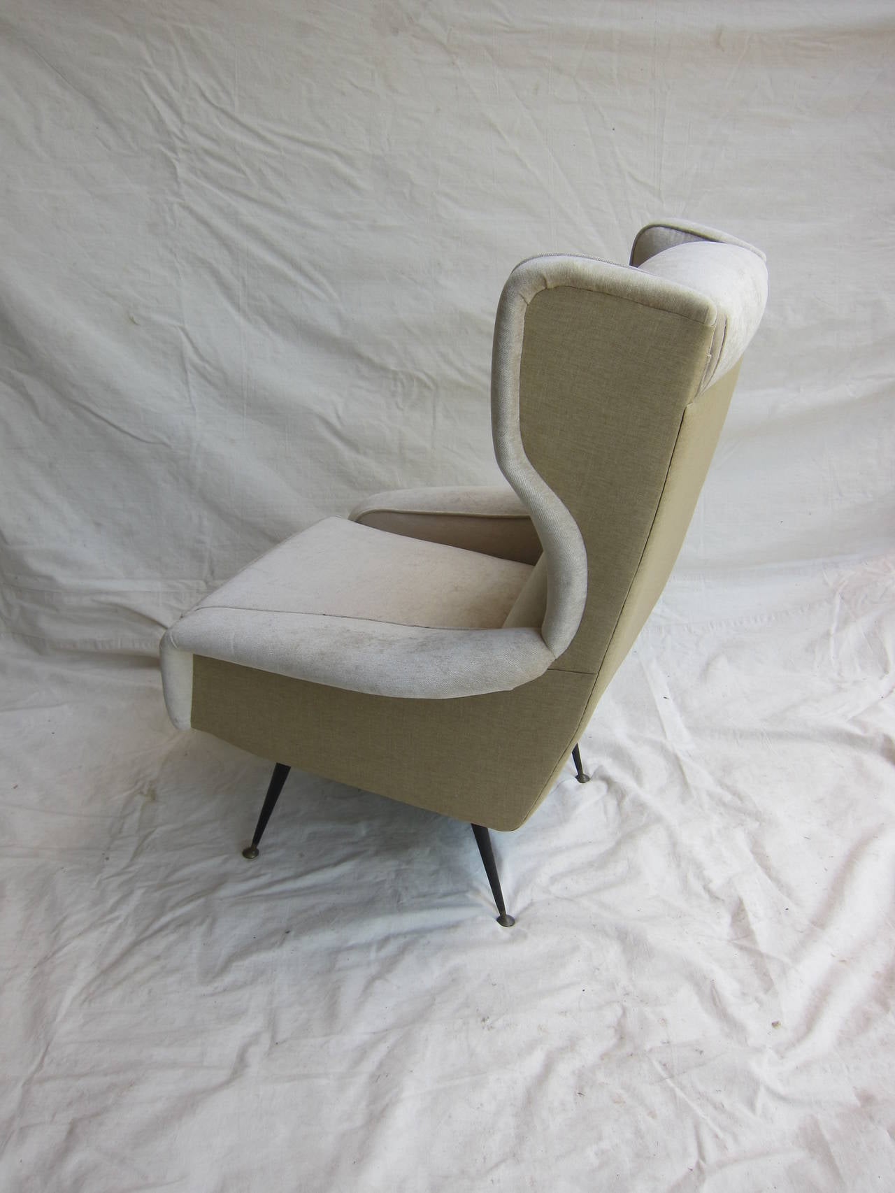 Italian Lounge Chair in the Style of Gianfranco Frattini In Excellent Condition In New York, NY