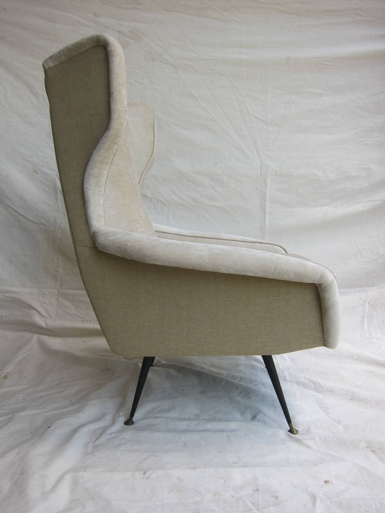 Mid-20th Century Italian Lounge Chair in the Style of Gianfranco Frattini