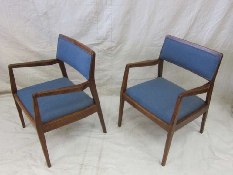 Mid-Century Modern Pair Jens Risom Playboy chairs