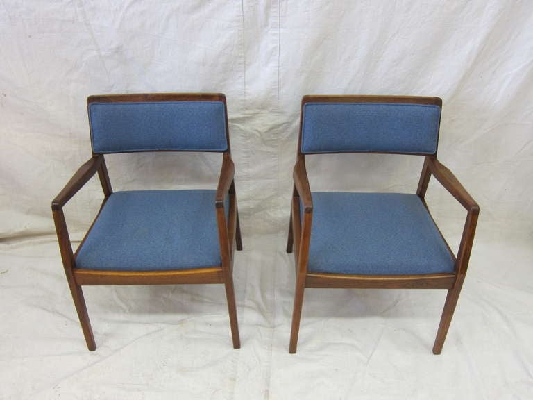 Pair Jens Risom Playboy chairs In Good Condition In New York, NY